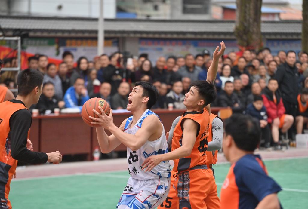 步加强了场